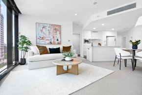 CBD High-Rise 1-Bed with Pool, Gym & View